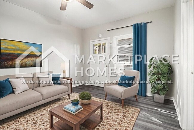 Photo - 876 Custer St