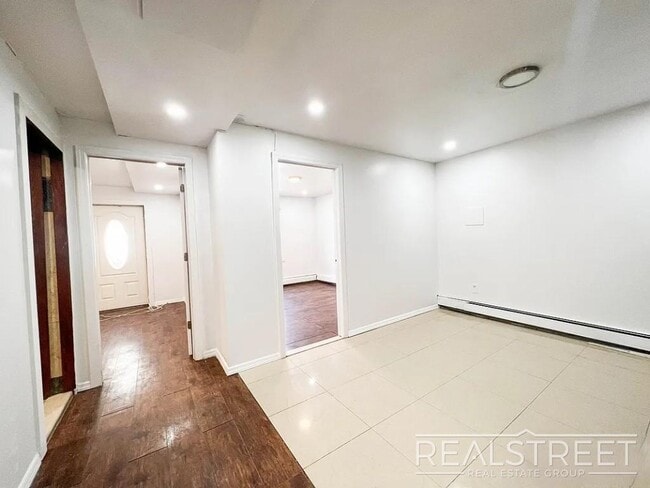 Photo - Tompkins Avenue Unit GARDEN
