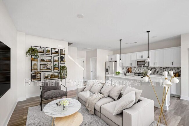 Photo - 656 Melville Dr