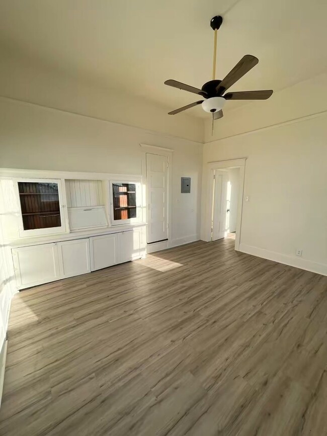 Building Photo - 134-136 E 31st Street Unit 134 1/2 E 31st Street