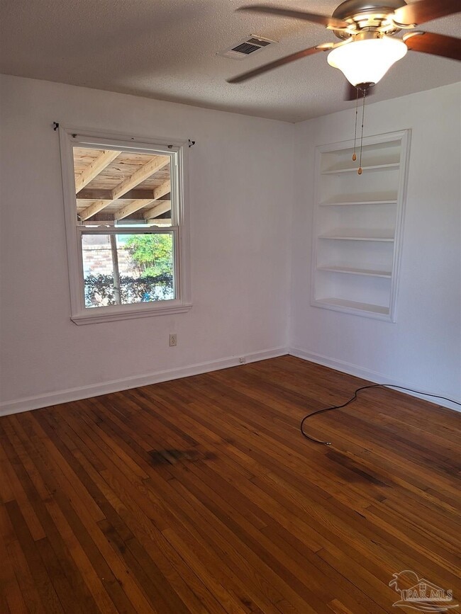 Photo - 415 Gibbs Rd