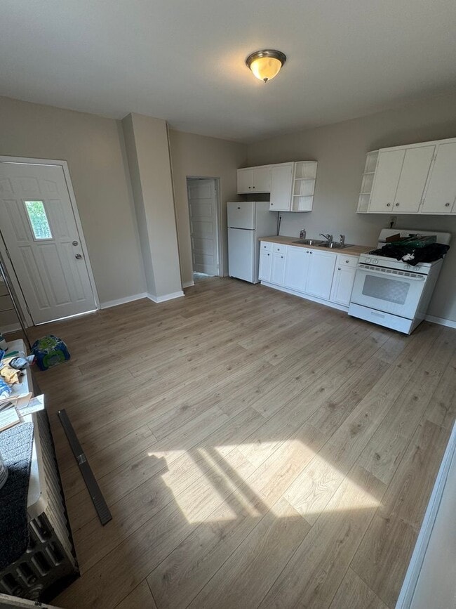 Photo - 1912 Johnson St