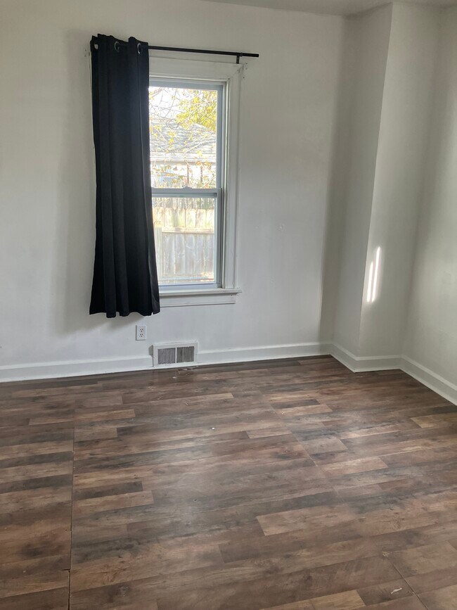 1st bedroom - 1200 E South St