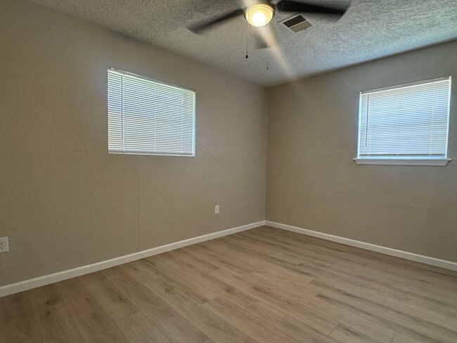 Photo - 2420 NW 41st St