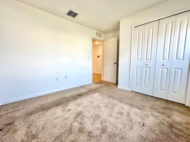 Photo - Premier 4bedrooms/2baths residence - Florida living at its finest!