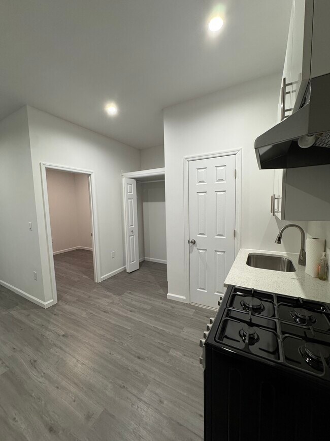 Photo - 16 Conselyea St Unit 2