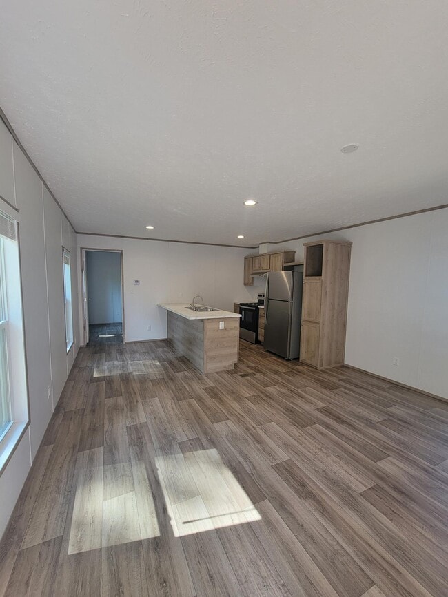 Photo - 159 W Everett St