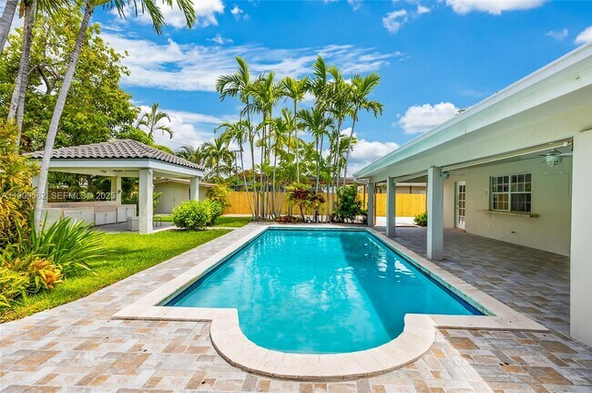 Building Photo - 13820 SW 82nd Ave