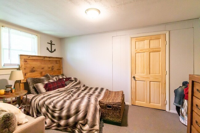 Photo - PRELEASING for AUGUST! Close to Campus