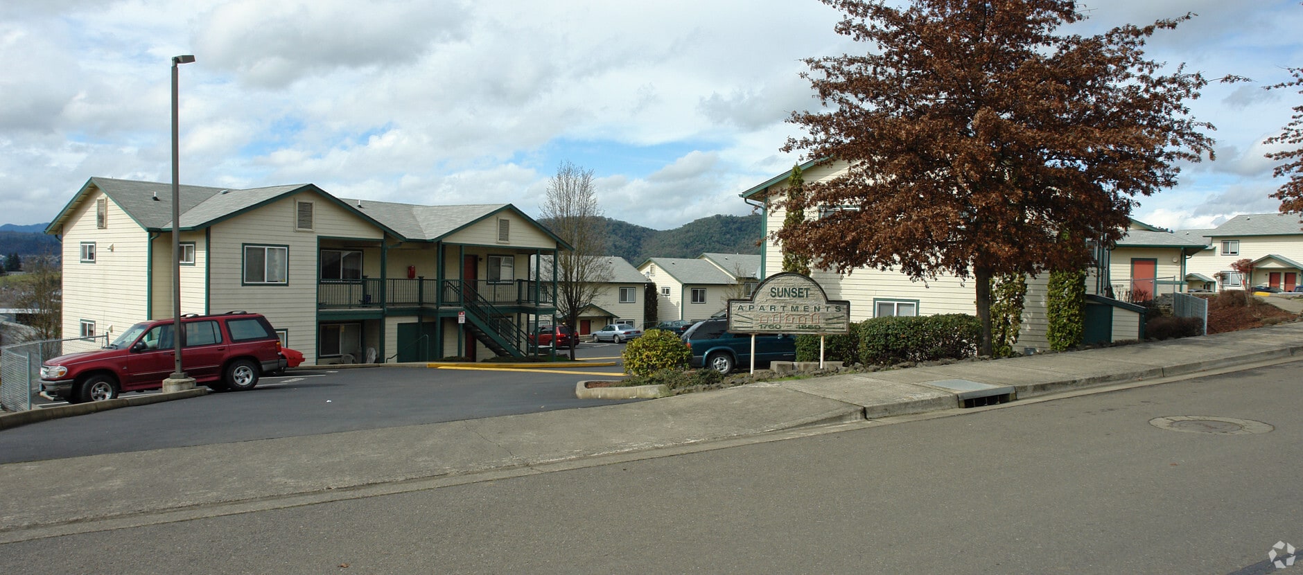 Sunset Apartments - Sunset Apartments