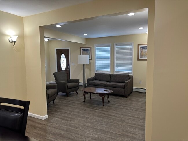 Photo - 452 Newhall St