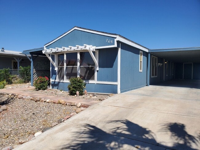 Building Photo - 2 Bedroom Located in Bullhead City