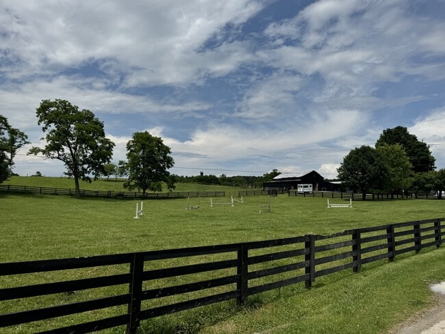 Photo - 1557 Clifton Rd