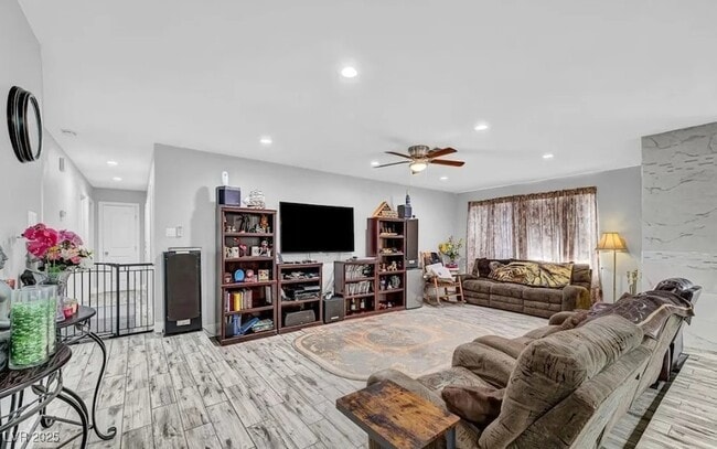 Photo - 204 Thunder St