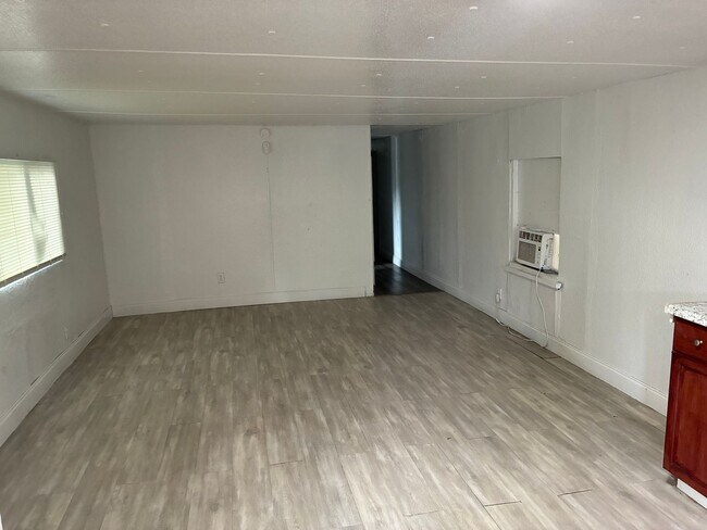 Photo - 1025 W Socrum Loop Rd Unit 7