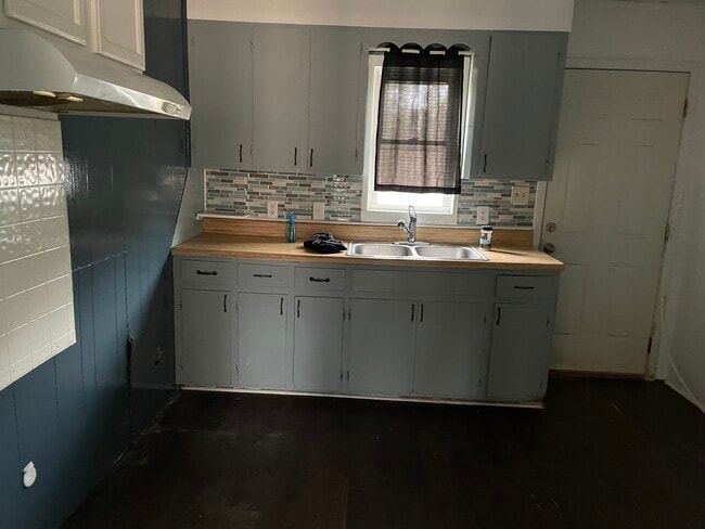 Photo - 110 Bratton St