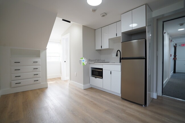 Building Photo - 142 Dorchester St Rental