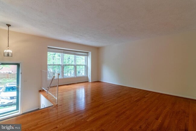 Photo - 4796 Gainsborough Dr