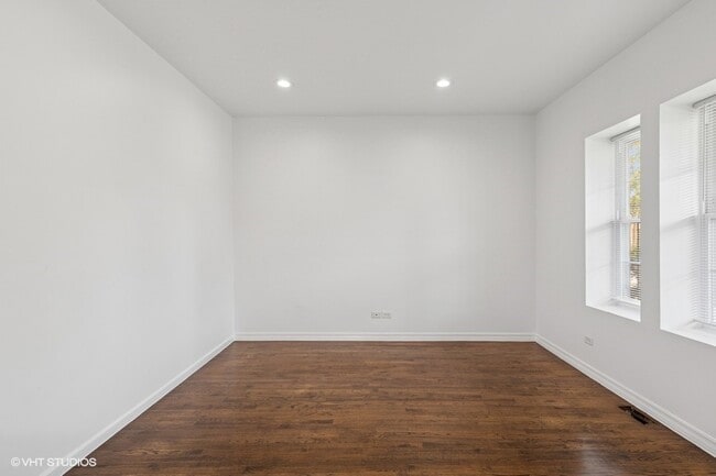 Photo - 26 W 114th St