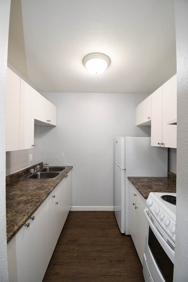 Building Photo - 4280 Quentin Ave Unit 106