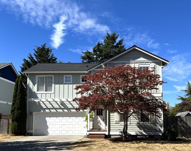 Building Photo - Spacious Craftsman Style Home - Pet Friendly!