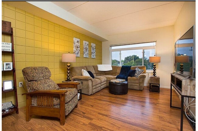 The condo has been freshly painted with a natural gray and white. - 400 N Richmond St Unit #311