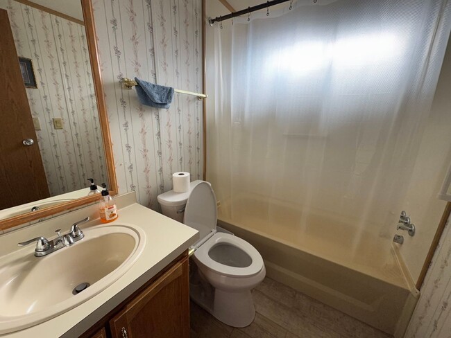 Photo - Comfortable 2-Bed, 1-Bath Home in Reed Poi...