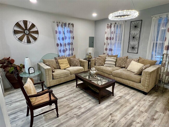 Photo - 126 W Main St