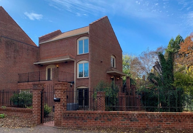 Building Photo - 315 Settlers Ln