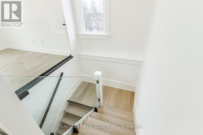 Photo - 180 Queens Dr