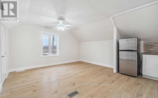 Photo - 77 Mohawk St Unité UPPER