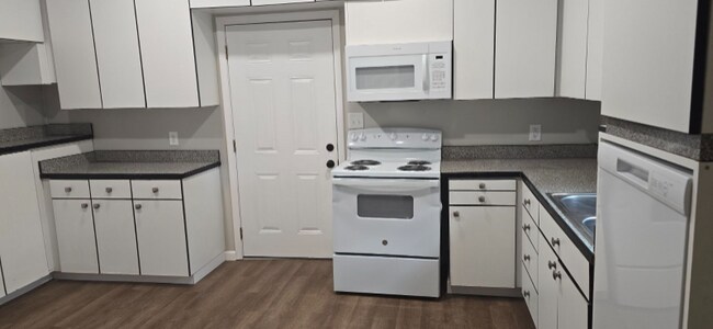 Photo - 105 S 3rd St