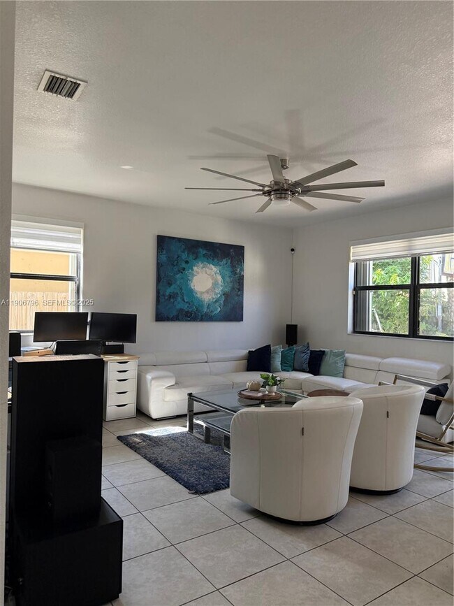 Photo - 180 SE 36th Ave