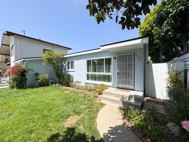 Building Photo - 936-938 A Ave. Unit 936 Rental