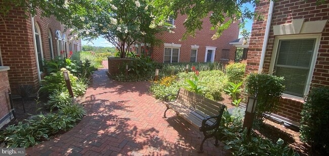 Building Photo - 2256 S Garfield St