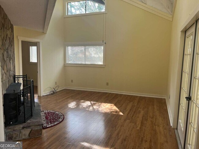 Photo - 3208 Lake Rd Cir