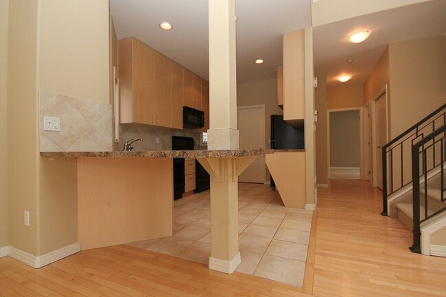 Photo - 12416 116 Av NW