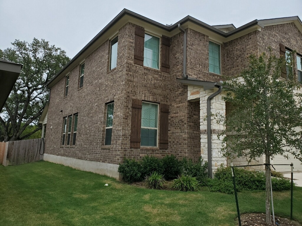 Photo - 640 Sigourney Way
