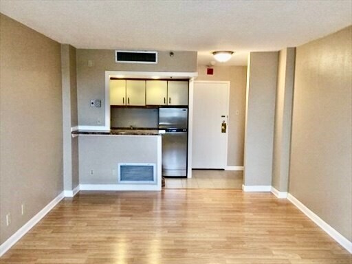 Photo - 70 Southbridge St Unit 703