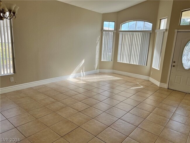 Photo - 5705 Cliff Point