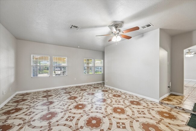 Photo - 8403 Meadowshire St
