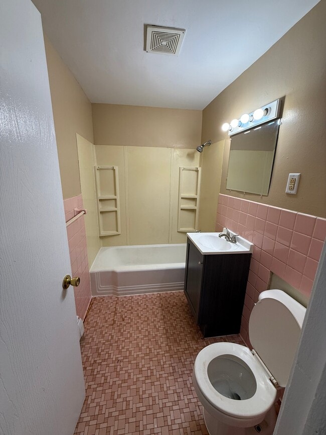 Photo - 1115 York Ave Unidad Apt 9