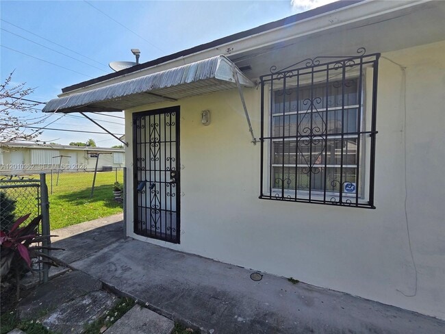 Building Photo - 11035 SW 56th St Unit B