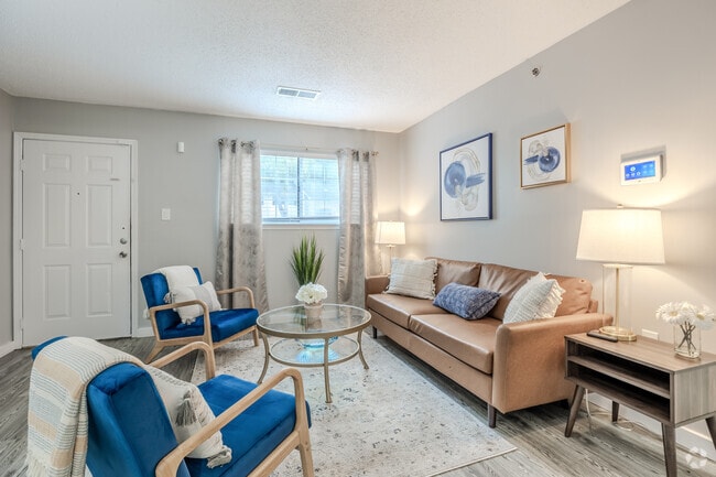 2BR, 2BA - 930SF - Living Room