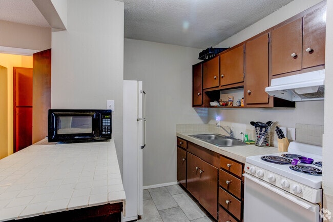 Studio - 400SF
