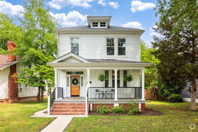 Building Photo - Gorgeous 3 Bedroom Home Non Montrose Ave!!...