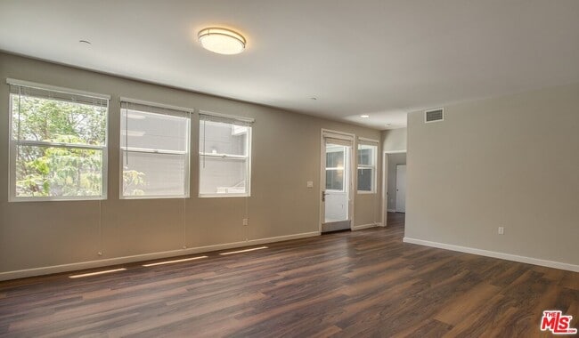 Photo - 1033 Doreen Pl Unit B