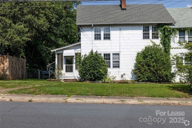 Building Photo - 43 Boyden St Rental