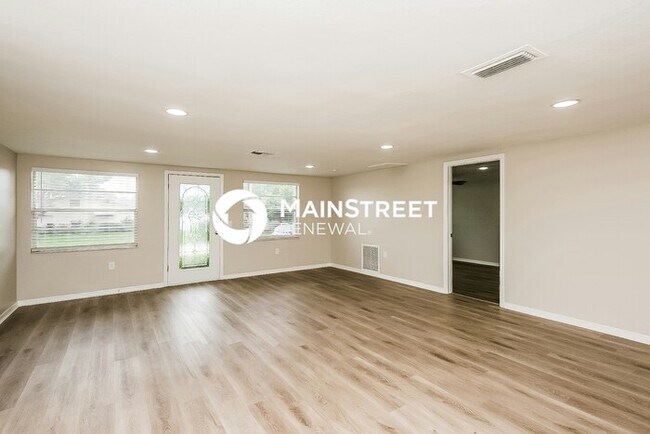 Photo - 3 Bedroom Pet-Friendly Home in NEW PORT RICHEY, FL with Main Street Renewal