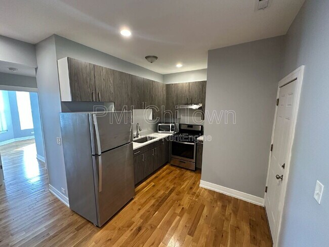 Photo - 342 E 50th St Unit 3